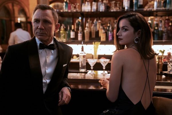 Non solo Martini. James Bond ora beve Bordeaux