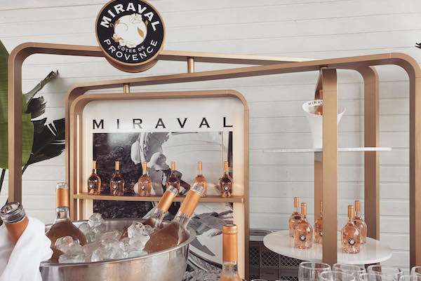 Stoli verso polo vino ultra-premium con Miraval