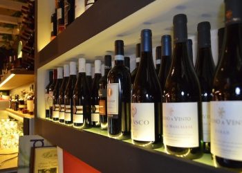 Il vino in Italia vale 14,2 mld. Online il 4% delle vendite