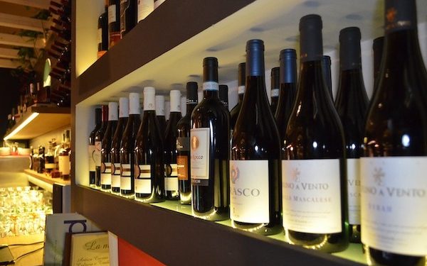 Il vino in Italia vale 14,2 mld. Online il 4% delle vendite