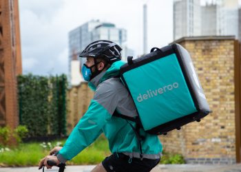 Deliveroo lancia Hop in Italia. Consegna in 10 minuti