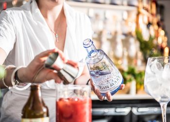 Il gin traina il semestre di Compagnia dei Caraibi