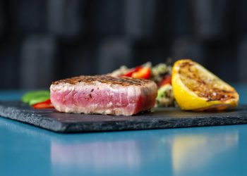Gli Italiani mangiano più pesce fuori casa: +16% sul 2019