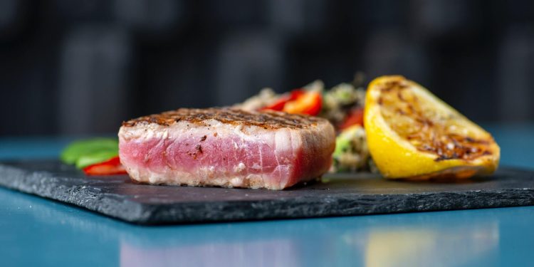 Gli Italiani mangiano più pesce fuori casa: +16% sul 2019