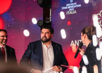 Guida Michelin 2023: Villa Crespi nuovo tristellato. Bartolini sale a 12 stelle
