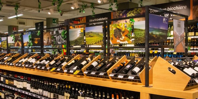 Vino in Gdo, private label verso la crescita nel 2023