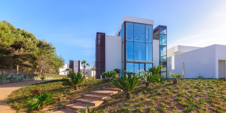 Cantine Pellegrino sale a 17 mln € (+3%). Guarda a Pantelleria