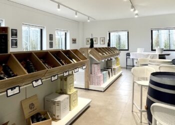 Bacio della Luna a 52 mln € (+11%). Aperto wine shop