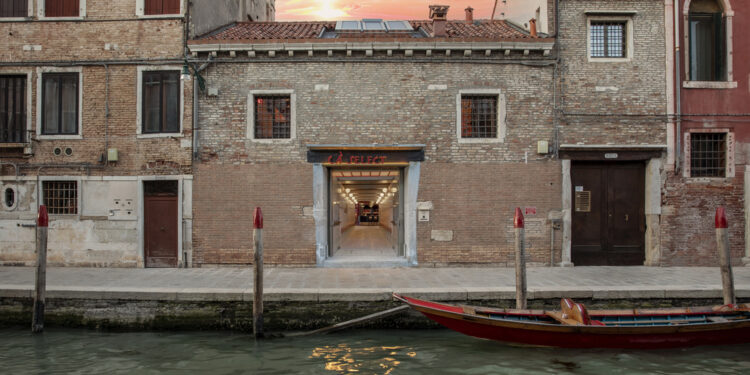 Select inaugura a Venezia il suo primo spazio a insegna