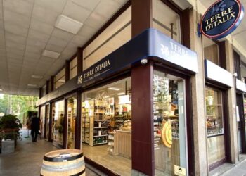 Carrefour, il primo flagship store Terre d’Italia punta sul vino