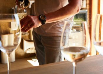 Vino in Gdo, migliora la performance nei 6 mesi. Vendite a 1,38 mld €