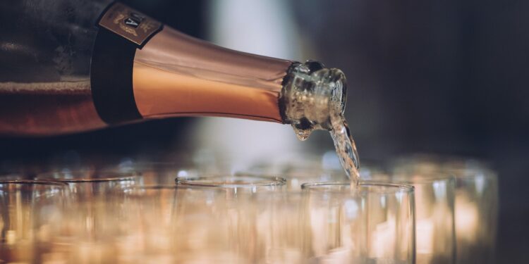 Bollicine italiane per le feste? Sì, ma la scelta è di prezzo