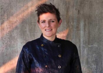 Viviana Varese fuori da Eataly Milano dopo oltre 10 anni