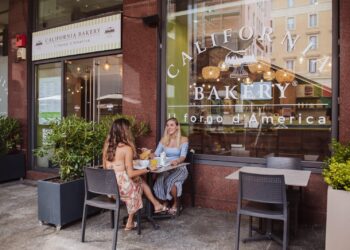 California Bakery sale a 16 locali e testa il franchising