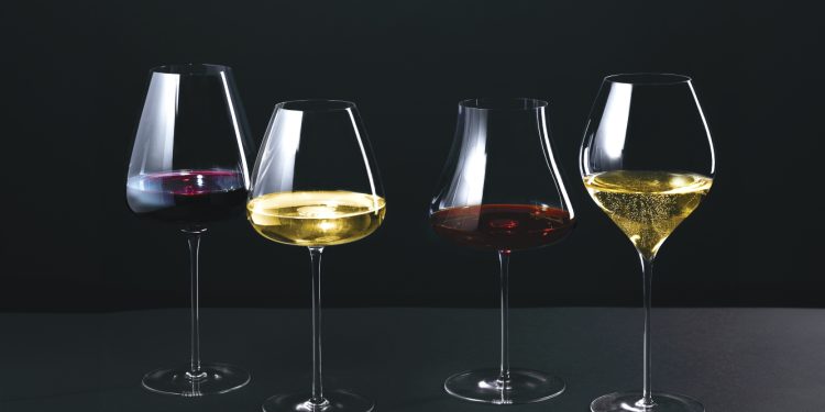 Con la T-made collection, Italesse crea calici a misura di denominazione