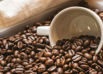La tempesta nella tazzina: il futuro del caffè in Italia