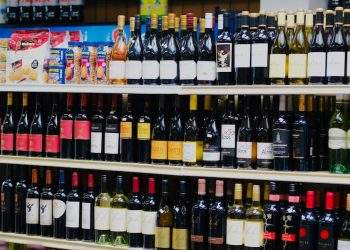 Vino in Gdo, inizio anno in negativo: giù valori (-2,7%) e volumi (-4,5%)
