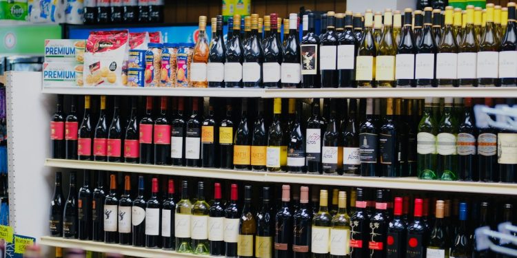 Vino in Gdo, inizio anno in negativo: giù valori (-2,7%) e volumi (-4,5%)
