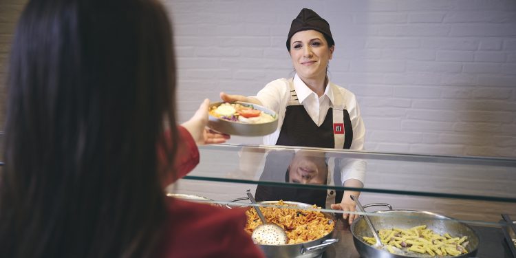 Un’immagine che ritrae il servizio svolto da Cirfood