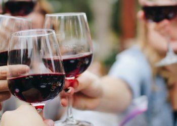Ricavi e redditività in aumento per le aziende italiane del vino nel 2024