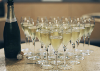 Champagne, calma piatta nel 2025. Le importazioni registrano segno meno