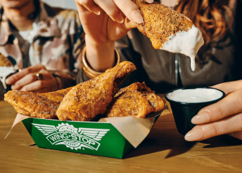 La catena americana Wingstop approda in Italia con Joe Bastianich