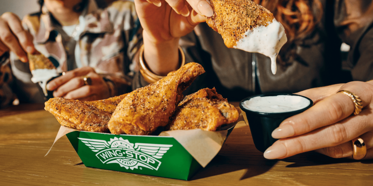 La catena americana Wingstop approda in Italia con Joe Bastianich