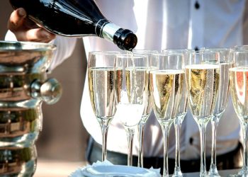 Champagne ancora in calo nel 2025. Vendute 266 mln di bottiglie (-2%)