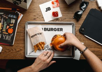 Joe Bastianich con Gioia Group per lo spin-off di Bun Burgers