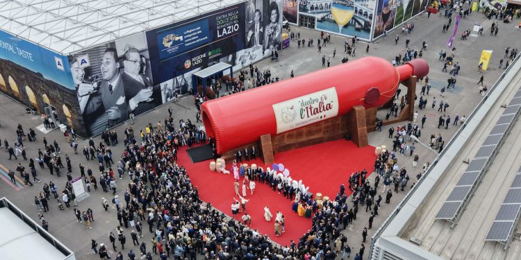 Vinitaly 2026 chiude con 90mila presenze (-7%), di cui il 26% dall’estero