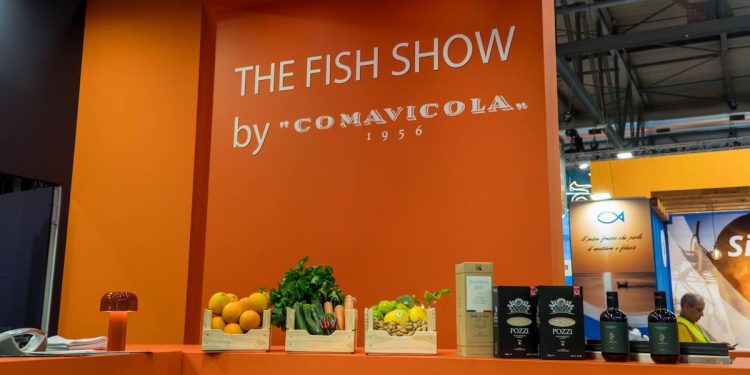 Comavicola porta ‘Il mare nel piatto’ a Tuttofood 2026. Special guest Iyo e Cracco