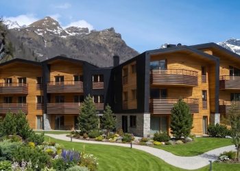 Maio Group sale ad alta quota con il rifugio Bisa ad Alagna Valsesia