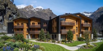 Maio Group sale ad alta quota con il rifugio Bisa ad Alagna Valsesia